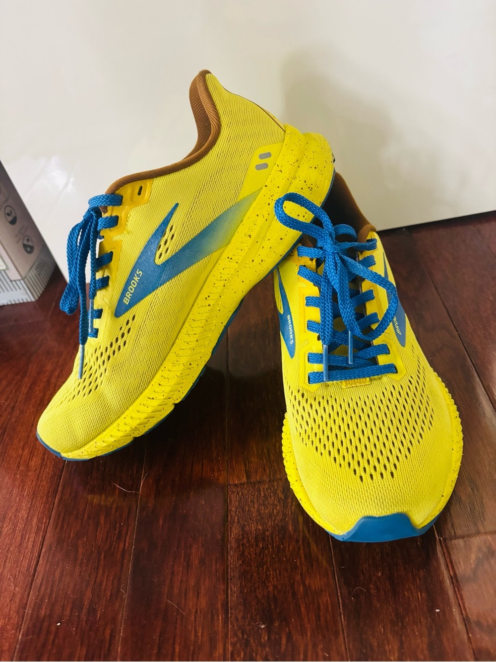 Brooks Women’s Yellow Running Shoes with Blue Accents and Brown Lining